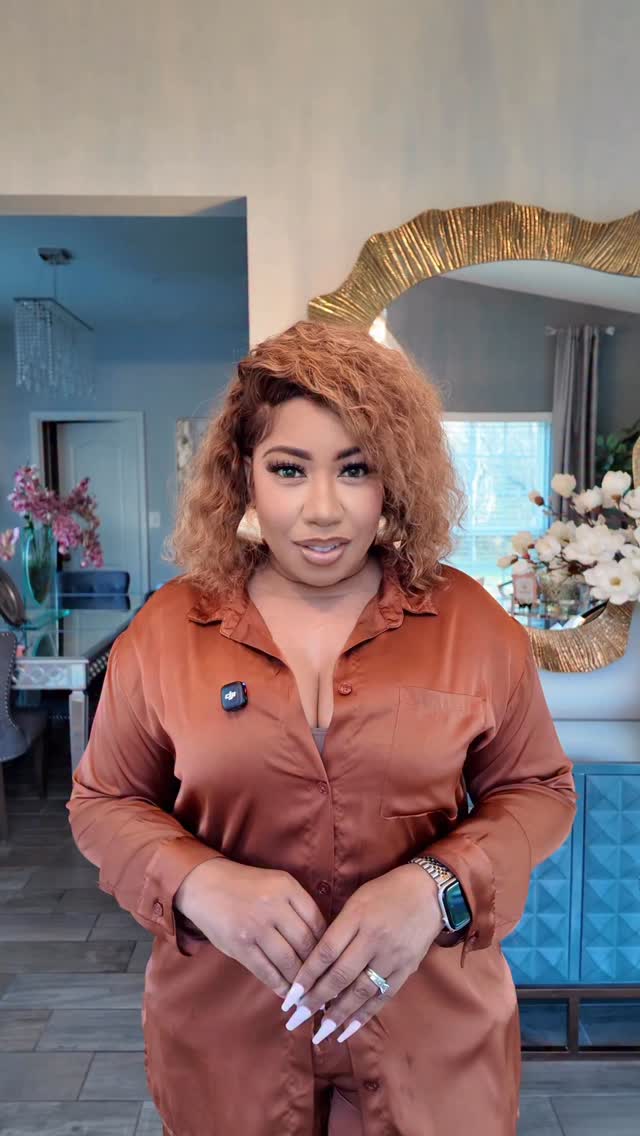 My latest obsession✨ This is one of my favorite ways to create that layered, designer look.
Sculptural vases, soft florals, and a statement mirror. Simple pieces that completely transform the space.
Comment LOOK and I’ll send you everything I used to style this 💛