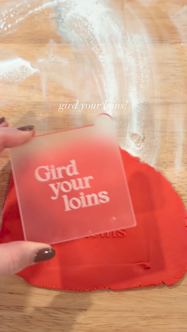 everybody wants this. ✨🖤👠🍸
this is your PSA that Devil Wears Prada 2 is in cinemas on May 1st!
& my bespoke DWP boxes are available to order for the occasion 🤭👠
Box of 3 cupcakes - £13
Cookie Box - £13
available to pre order now 🫶🏻👠🍸