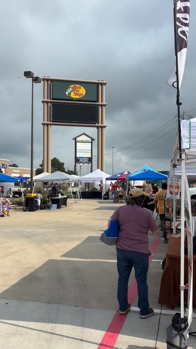Here at the #basspro it’s a pretty nice day so come on out to this #farmersmarket and get your #minicakes #cakepops and #maximinis from 10-3