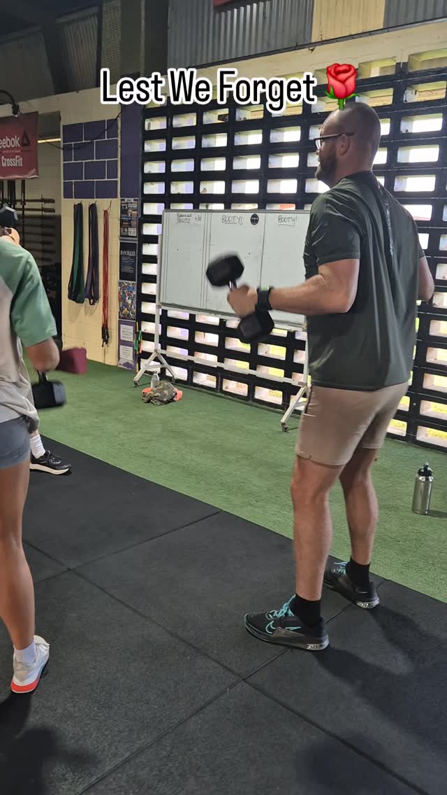 .
Anzac Day!🌹
Our fam completed Australian Hero Wod Land Shark to honour and remember our incredible soldiers and hero's who fought for us! 🙏
A awesome push from the crew in a 4's wod that shared the load, took one for the team, and carried a team member to the end! Well done guys!
Lest We Forget 🌹
#herowod #anzacday #lestweforget
#stormstrengthandconditioning #innisfailgym