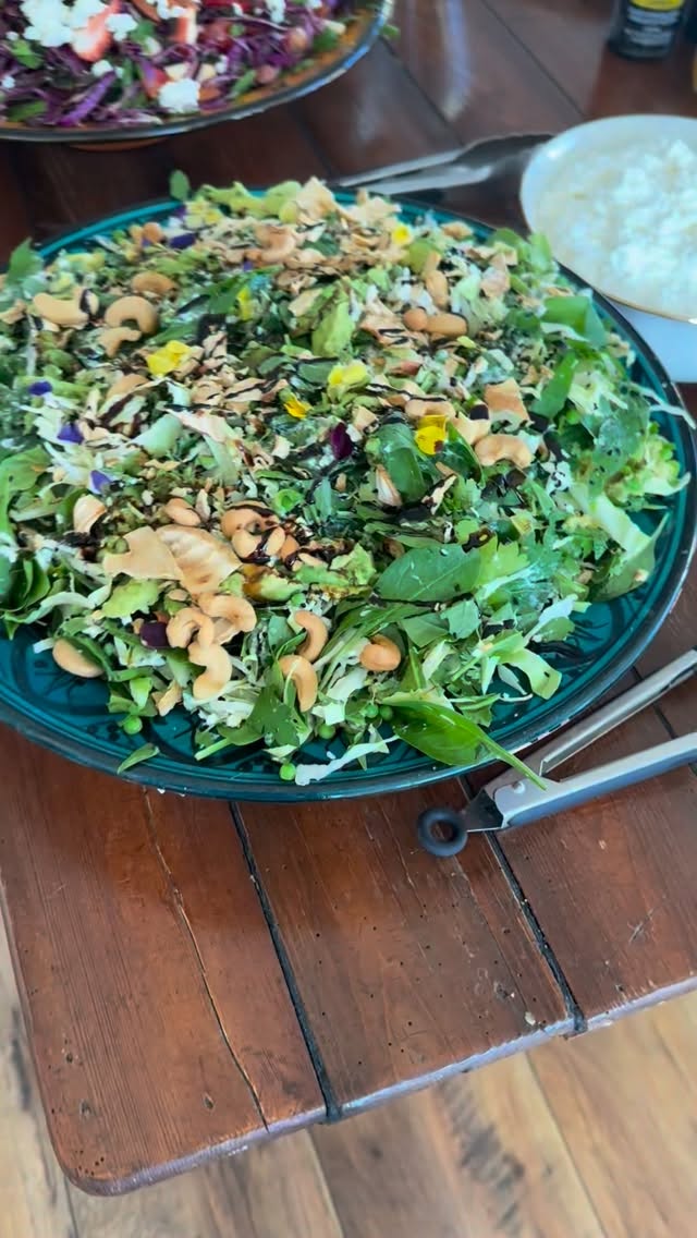 Så er der KÅLAFTEN ved retreat Hartvig & Engell. Alle får maven fyldt op med lækker kål.
@hartvigengell #sundhed #retreat @pensionsandbogaard