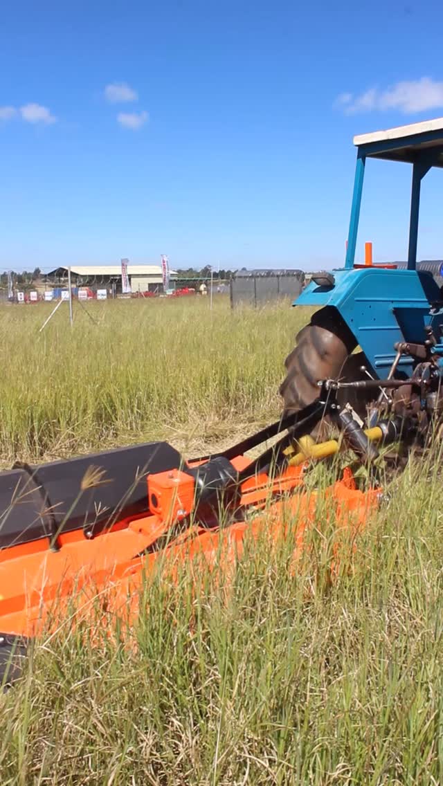 🔧 Engineered upgrade: The Lozino Haymaker redefines the 1.8m Shaktiman rotary slasher offering you superior windrow formation – tighter rows, greater efficiency, minimal crop loss. 🌾⚙️ ideal for heavy grass and forage.
#lozinoinvestments #agriculture #farming #shaktiman #grasscutting