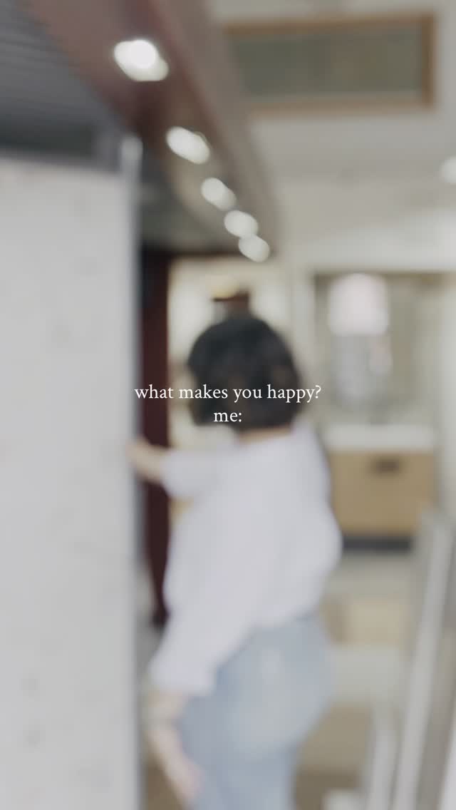 Just a gal loving life and loving what she does 🥰
.
.
.
.
#virtualinteriordesigner #interiordesignerofinsta #cainteriordesigner #luxuryhomedesign #designbuild