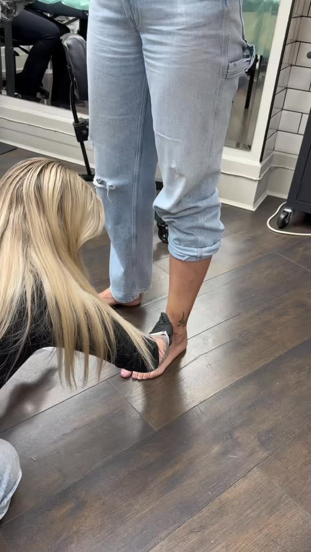 Adding new ocean adornments to an existing tattoo with @miss.saskiatattoo always makes for a super cute tattoo!
For any flash or custom tattoos just send Saskia a dm or alternatively visit our website for our enquiry form 😊🫶
#tattoo #tattoostudio #ankletattoo #femininetattoo #londontattooartist
