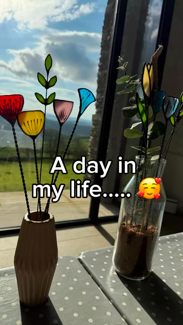 Tuesday saw my first of 5 workshops at this stunning new venue in the South Lakes 🥰 2 spring flower workshops in one day with some gorgeous creations, and the first daffodils we’ve had made! And the feedback was fantastic…..
@hare_hill_barn is located in Cartmel Fell, just 10 miles from Windermere & Kendal.
This gorgeous creative refuge has uninterrupted views across the valleys all the way to Morecambe on a clear day, a huge bright and airy space with its own log burner, and on days like we had…. very mischievous (and distracting) baby lambs coming right up to that amazing panoramic window!!! 🤣🥰🐑
Why not join us for the next stained glass experience day here on Thursday 2nd July to create either a fabulous 3D potted succulent or a garden trellis feature?
Or in November, sign up for with the morning or afternoon festive decoration sessions?! I can’t think of anywhere more beautiful to be cosying up for Christmas with that fire going and possibly snow on the hills!
Book directly with Hare Hill Barn on their website, or contact Vanda on 07766 592108 for more information
#CreativeRetreat #StainedGlass #Workshop #lakedistrict #GlassArt
@edenvalleyartisticnetwork @thehappyherdwick @artsandcraftsinkeswick @blackwellartsandcrafts @artinthepen @arts_cumbria @cookhousecrafts @make_it_at_market @britboxtv @myflabbergast