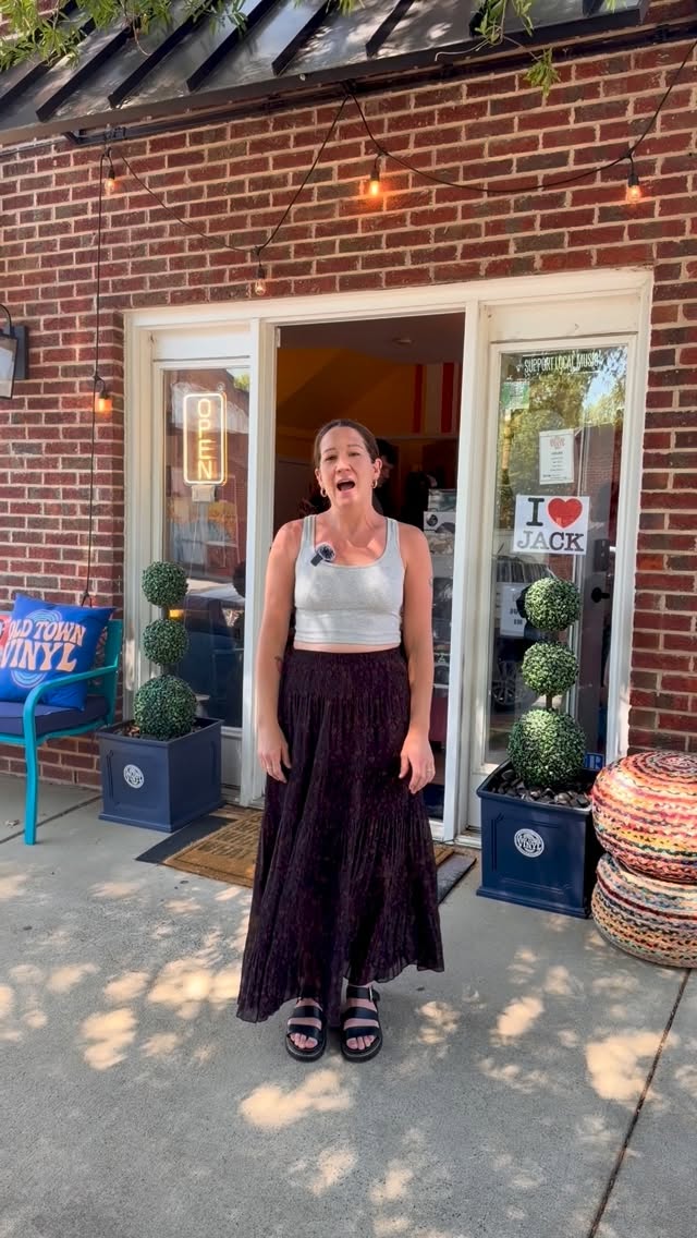 Don’t miss Heidi Sidelinker and her band at Tawba Walk Arts & Music Festival this weekend! Catch them from 2:00–3:30 PM on the Warehouse Performing Arts stage at Oak Street Mill.
Live music is happening all day into the evening on two stages, the Warehouse PAC stage and the Town Hall stage. Bands, good vibes, and a full day of music you don’t want to miss.
