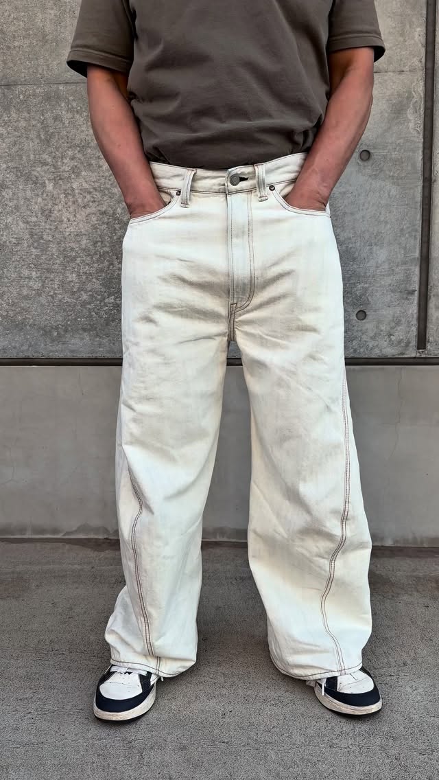 Too much or just right?
We think it works.
Unexpected, but solid.
3D Wide Leg
Made in Kojima, Japan.
#madeinjapan #denimfactory #japanesedenim