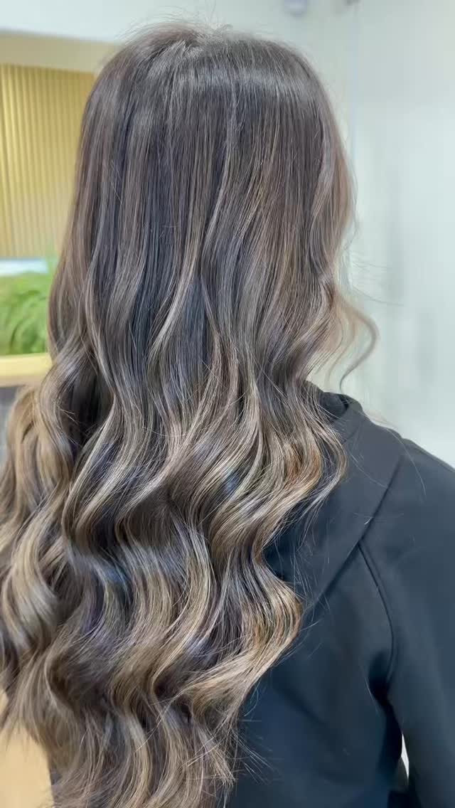 Salon days = best days 🙌
Stylist: @hairbystar_nm ✨
Spend your Saturday with us, book online at prizmsalon.com 🪴
.
.
.
#prizmsalon #santafe #haircolorideas #hairstylist #newmexico