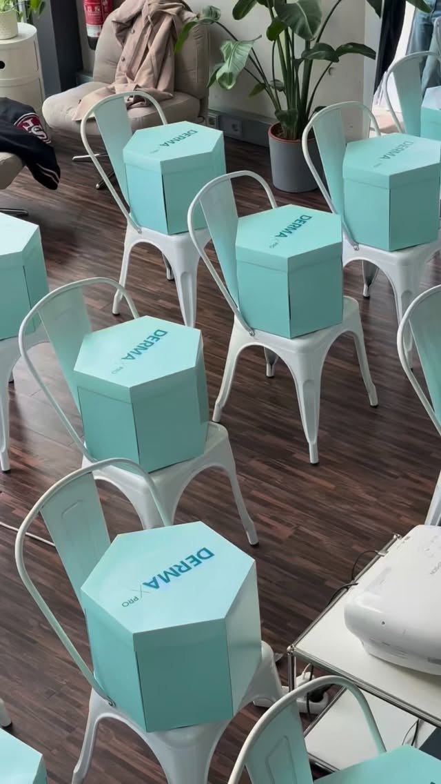Recap von unserem Creator Workshop vergangenen Sonntag ✨
Zwischen coolen Hair-Goodies, leckeren Snacks und Drinks konnten unsere Creator einiges rund um Social Media und das Influencer-Dasein mitnehmen.
Danke an alle, die dabei waren – wir freuen uns jetzt schon aufs nächste Event! 🫶🏼
#creatorworkshop #influencermarkting #köln #markenkinder