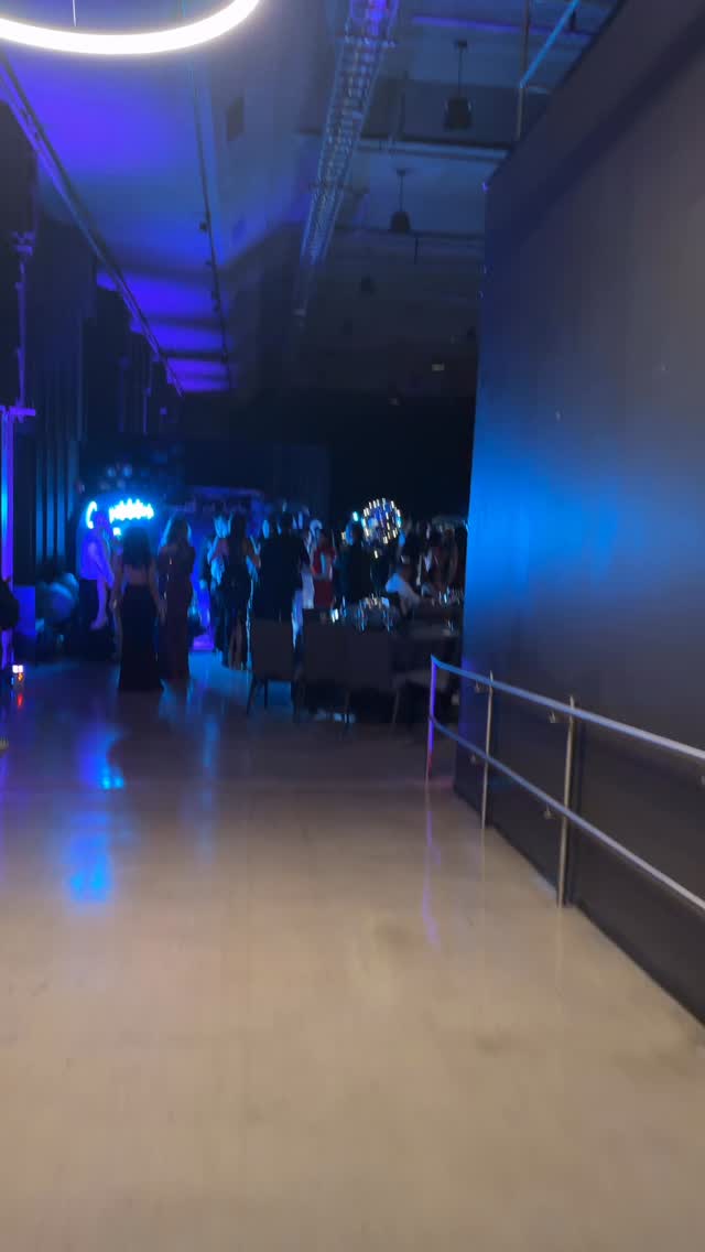 When King Kong comes out to play we have the building shaking. 🫨 Great teamwork tonight.
@djtavomexicousa @nicoshawmusic
#bostondj #bostonlatindj #eventprofessionals #kyd #jblsrx