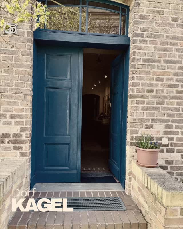 Schön war’s!
Peter Zimmermann – Schauspieler durch und durch – hat jedes literarische Stück auf seine ganz eigene Art zum Leben erweckt: exzellent, lebendig und wunderbar unterhaltsam. Dankeschön 🙏
Dazu das unglaublich leckere Essen, liebevoll zubereitet von den Mitgliedern des Heimatvereins – ein Genuss, der dem Thema unserer KULTURSTUNDE mehr als gerecht wurde.
Die besondere Atmosphäre in der Alten Schule Kagel sowie die schönen Gespräche und Begegnungen haben diesen Abend zu etwas ganz Besonderem gemacht.
Danke an alle Beteiligten für diese rundum gelungene Veranstaltung!
Euer Heimatverein Kagel 💛
#meinkagel #kultur #essenundtrinken #grünheide #heimatverein