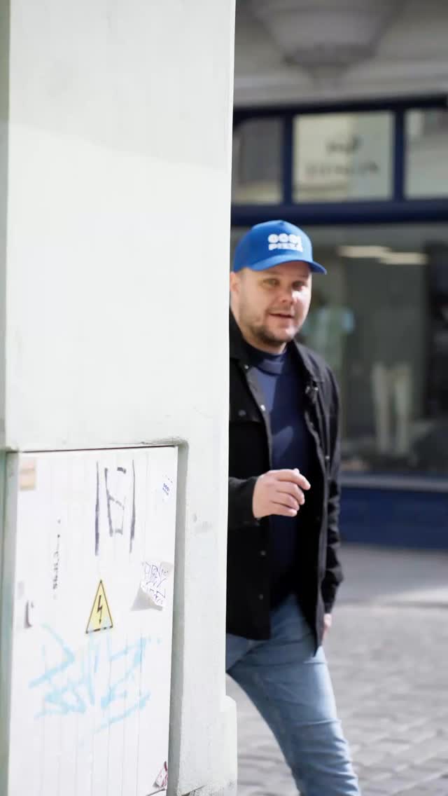 Nově u nás najdete čtvrtky pizzy. Za 55 Kč. 🍕
Možná chcete ochutnat víc druhů najednou. Možná nechcete přejídat. Možná prostě nechcete, aby polovina zůstala v krabici do rána a pak ji dojídat studenou u snídaně a přesně proto tu jsou! 👀
Stačí se zastavit a vybrat si. 🍕 #ooopizza #pizza #plzen