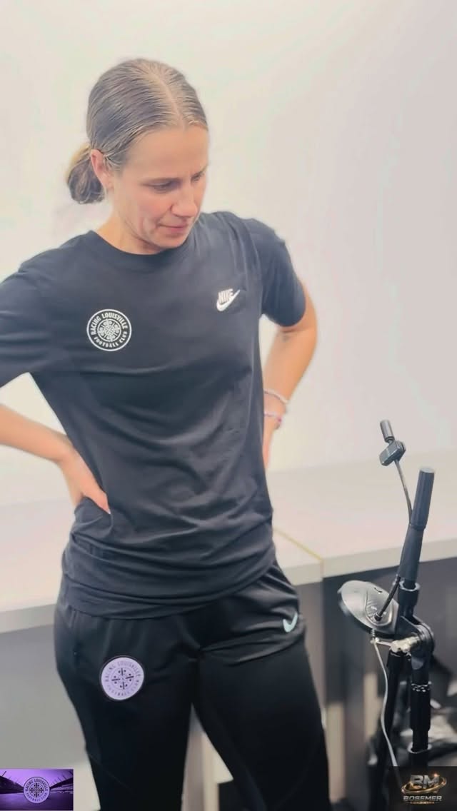 Head coach @bevyanez of @racinglouisvillefc spoke w/ the media following her team’s first win of the season, after defeating the @orlpride by a score of 3-2.
They have quick turnarounds as their next two games are the 29th against the @washingtonspirit, & @gothamfc on the 3rd.
#womenssoccer #soccer
@lynnfamilystadium x @jonathanlintner