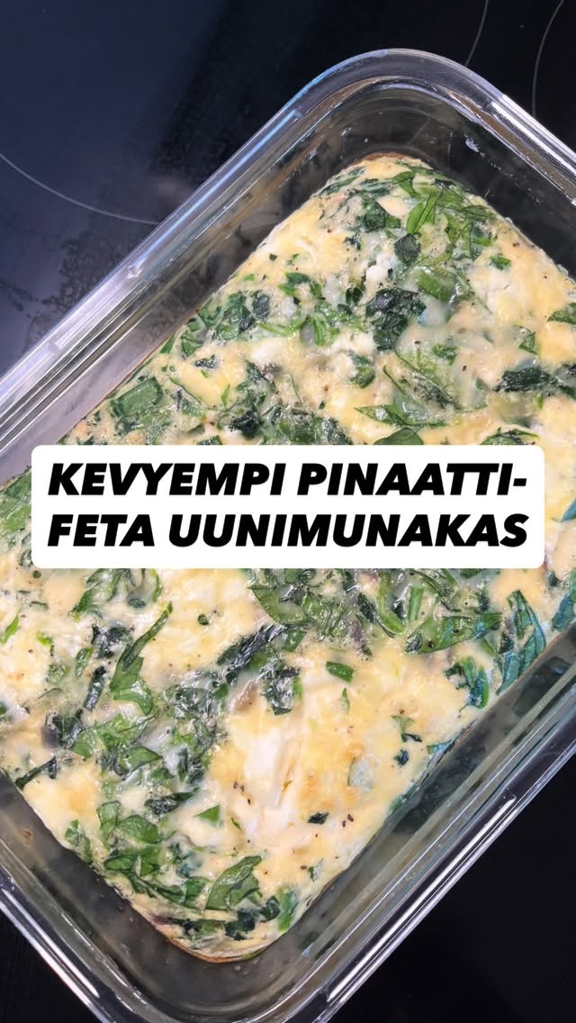 Tässä täyttävä proteiinipitoinen uunimunakas, erinomainen vaikka aamupalaksi.
2 annosta (35g proteiinia per annos)💪🏻
Tarvitset:
🔸 3 kokonaista kananmunaa
🔸 3 kananmunan valkuaista
🔸100g kevyt fetajuustoa
🔸 100 g kreikkalaista jogurttia (0 %)
🔸 70 g babypinaattia
🔸 1 punasipuli
🔸 1/2 tl mustapippuria
🔸 1/2 tl suolaa
Ohje:
👉🏻Sekoita kananmunat, valkuaiset ja kreikkalainen jogurtti keskenään. Lisää suola ja pippuri.
👉🏻Kuullota pannulla punasipuli. Lisää lopuksi pilkottu pinaatti ja paista hetki miedolla lämmöllä.
👉🏻Kaada munamassa vuokaan ja lisää joukkoon sipuli-pinaattiseos. Sekoita kevyesti.
👉🏻Ripottele päälle fetajuusto.
👉🏻Paista uunissa 200 asteessa noin 30 minuuttia.
👉🏻Anna vetäytyä 10 minuuttia ennen tarjoilua.
Nauti! 👌🏻
Tallenna resepti ja jaa kaverille, joka voisi tykätä tästä!
Ota tilini seurantaan, jos kaipaat helppoja ja terveellisiä reseptejä! ✅
#uunimunakas #terveellinenruoka #proteiinipitoinen #hyvinvointi ravinto