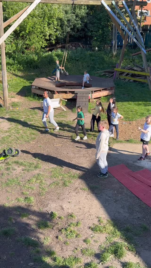 Red light… 🔴 GREEN LIGHT! 🟢
Simple game, BIG laughs 😂🙌 even the staff couldn’t resist joining in!
Who knew stopping and starting could be this much fun?! 🤣💛