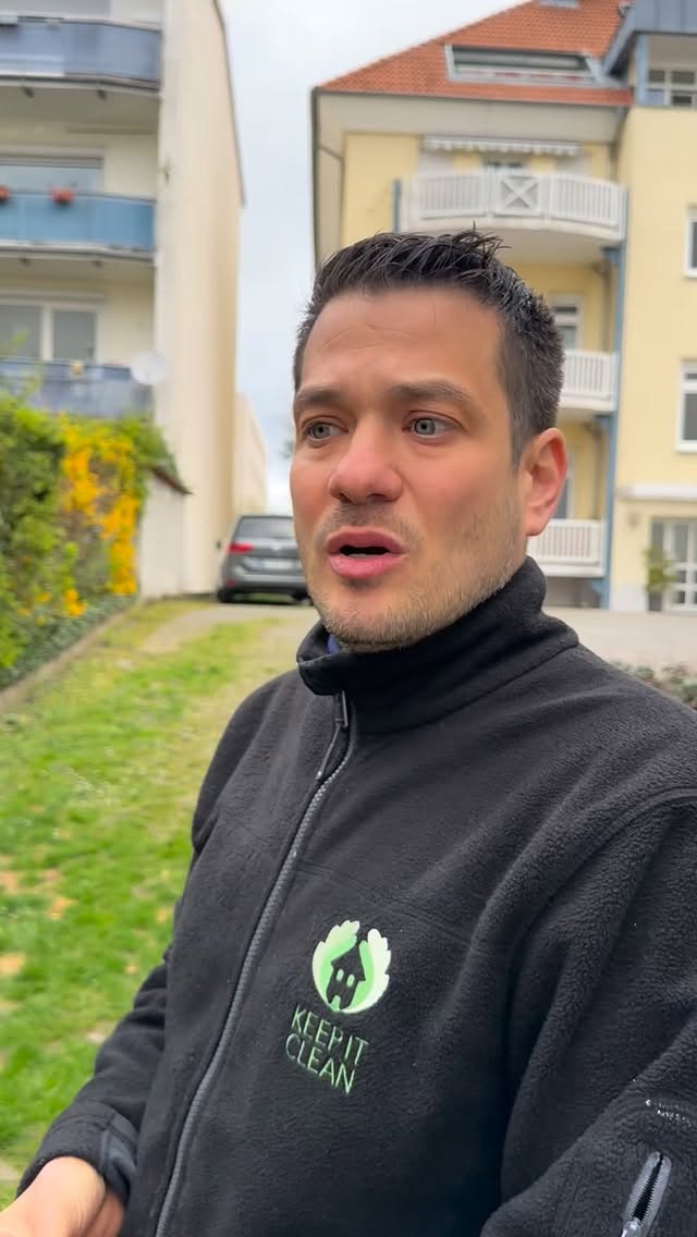 Nicht jeder will „perfekt gepflegt“. Manchmal ist weniger einfach mehr☘️ #keepitclean #hausmeisterservice #immobilien #gartenarbeit #reinigung