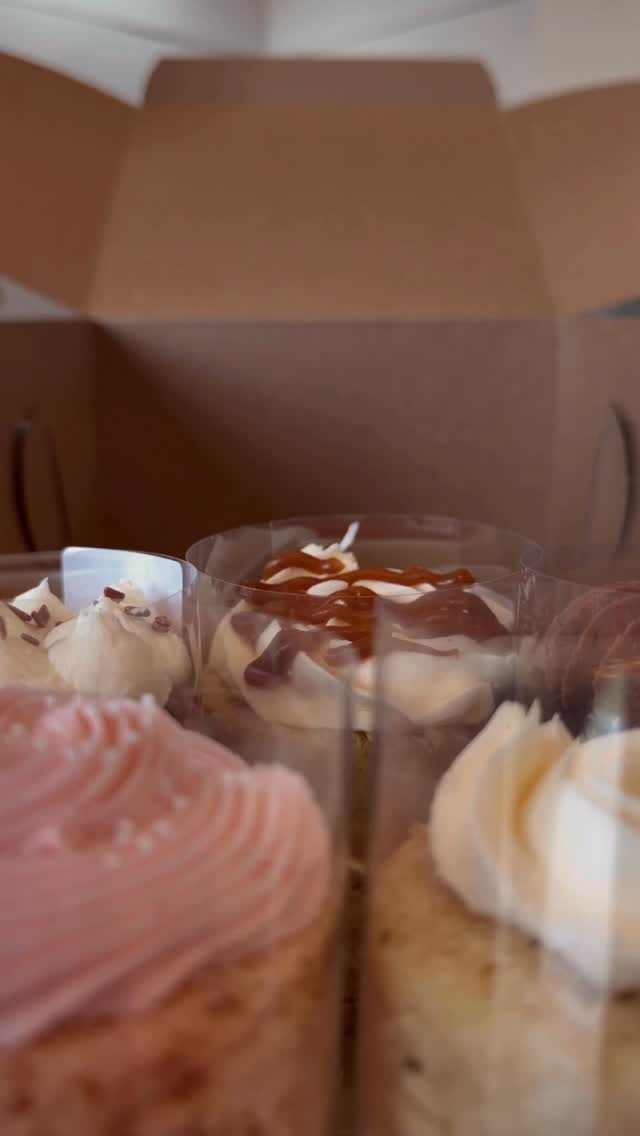 Today is the day if you ordered your tasting box! @cakehouseweddings
Don't fret if you missed it I'll be having another for Mother's Day an a preorder for the wedding shows in May at @rollinggrapevenue and @pondview.estates 💕
Stay tuned Mother's Day ordering comes later this week!
#tastingbox #kawarthawedding #peterboroughweddings #kawarthaweddingvendor #northumberlandwedding