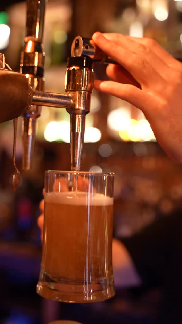 🍺 If its an ice cold beer you're after .... don't worry we’re still pouring beers, draught, and all the classics you’d expect from us alongside our new menu.
So, whether you’re here to try something new or stick with what you know, the bar’s ready.
📍Find us if you can.
#berryandrye #liverpoolbars #cocktails #beer #classics