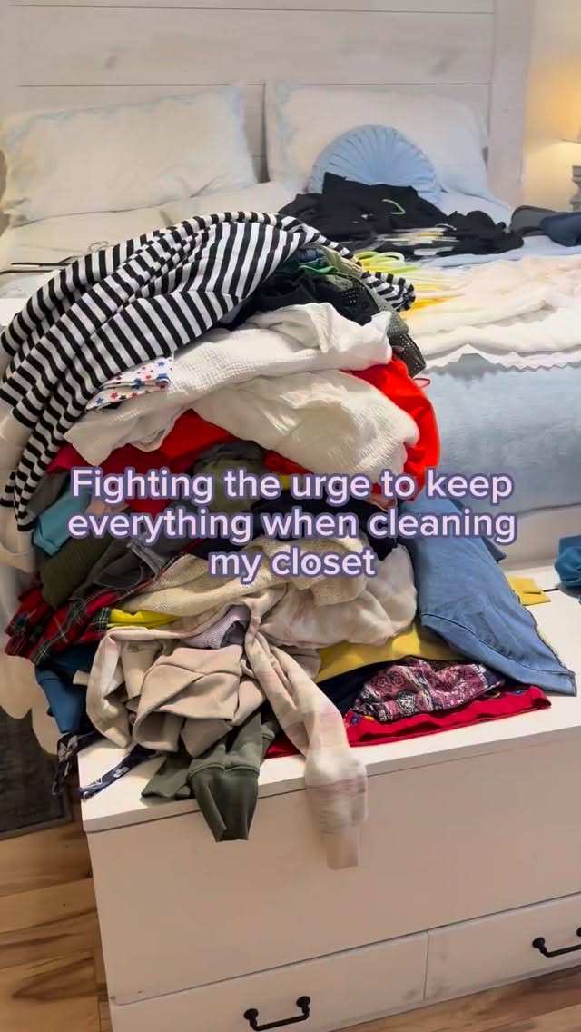I know it’s hard to let things go, but keeping clothes you haven’t worn in years isn’t helping you. 🥲 Do you struggle with decluttering your closet?