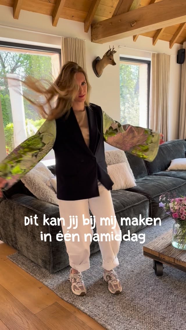 Ja, ook JIJ kan dat, zonder ervaring ❤️🔥
Grijp nu één van onze allerlaatste plekjes in de workshopagenda van dit voorjaar!
Zondag 24.05 🌻 2 laatste plekjes
Zaterdag 13.06 🌷 4 plekjes
Zaterdag 20.06 🌺 1 laatste plekje
Kom je alleen of met vriendinnen? Maakt niet uit! Er is altijd een mooie mix 🥰
🌟 Twijfel je nog? Enkele reviews van onze deelnemers:
🩷 Fleur S.: “Suuuuper goeie workshop met veel uitleg, tips en tricks. Echt van genoten en echt z’n geld waard!!”
🩷 Margot D.: “Ik heb de kimonoblazer-workshop gevolgd. Zeker een aanrader, ook voor wie nog geen ervaring heeft! Silke legt alles duidelijk en rustig uit en het is uiteraard heel tof om met je eigen kimonoblazer naar huis te gaan 🤩🥰”
Inschrijven dus!
#naaiworkshop #wattedoen #naaien #workshop #kimonoblazer