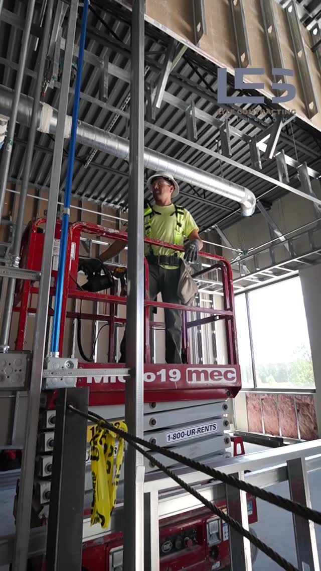 We’re back out at the Onslow Memorial Medical Office in Jacksonville with some high paced action as the crew continues to knock it out of the park. 💪🚀 Big thanks to the crew out there keeping that project rolling along! 👏👷♂️
#construction #drywall #drywallfinish #metalframing #metal #development #buildingthecarolinas #drywallnation #subcontractor #buildingthecarolinas
