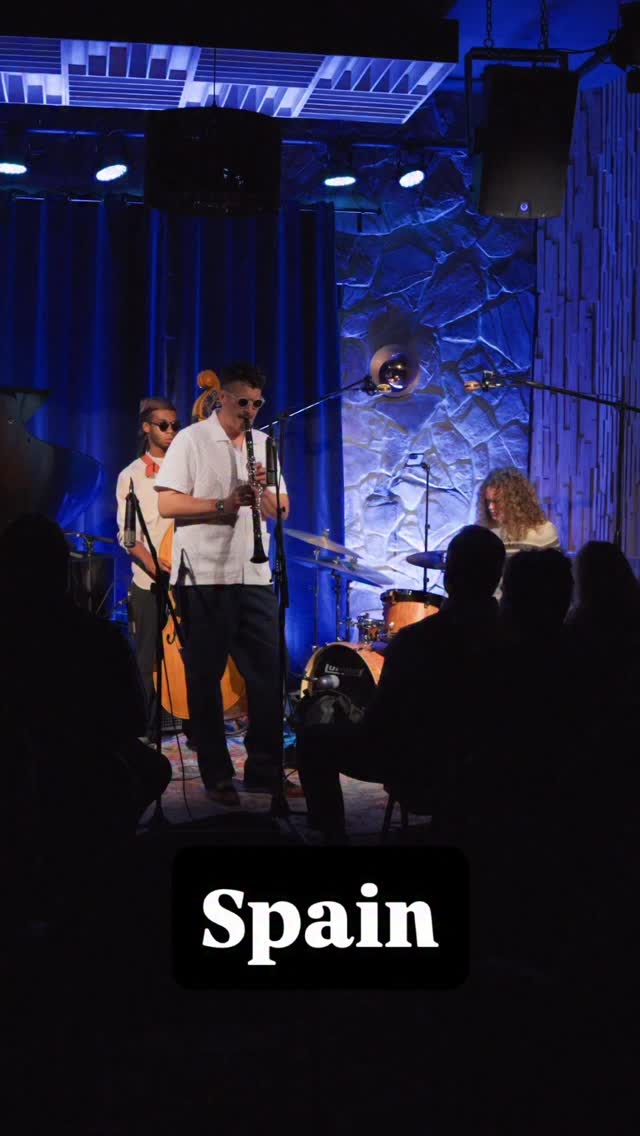 Spain from @thesoundwall
⭐️Join my Improvisation 101 Course⭐️
www.jazzclarinetacademy.com
#clarinet #saxophone #music #band #jazz @legerereeds @silversteinworks