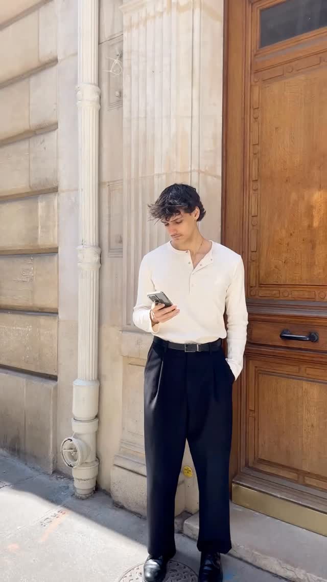 🏠 Come with us to visit a 112 sqm apartment located just 8 minutes from the Arc de Triomphe and the Champs-Élysées, in the heart of one of Paris’s most prestigious and luxurious neighborhoods.
Full of charm, it offers everything needed to enjoy a true Parisian experience.
Thank you @loulou.uz for this visit.
#evengestion #fyp #paris8 #parisianstay
