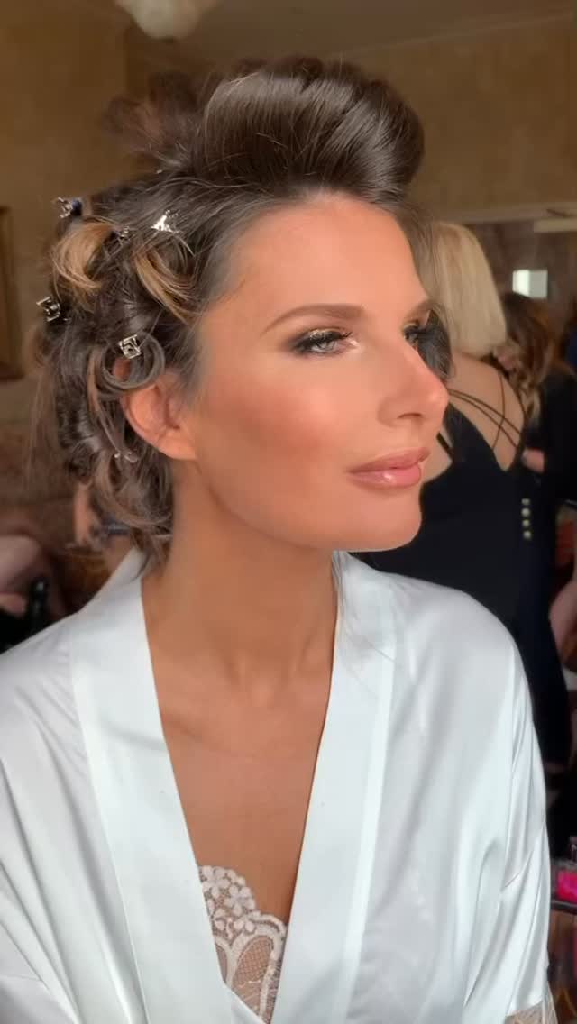 Stunning bride, flawless glow ✨
It’s your wedding day—feel fabulous in your skin.
Custom-match your color and airbrushed to perfection by Sunkiss Airbrush™ By Alicia. 🤎
#TheKnot #TheKnotBride #BridesOfLongIsland #LongIslandBride #LongIslandWeddings #NYBride #BridalGlow #BridalTan #AirbrushTan #CustomAirbrushTan #LuxuryBridal #WeddingReady #FlawlessGlow #SunkissAirbrushByAlicia