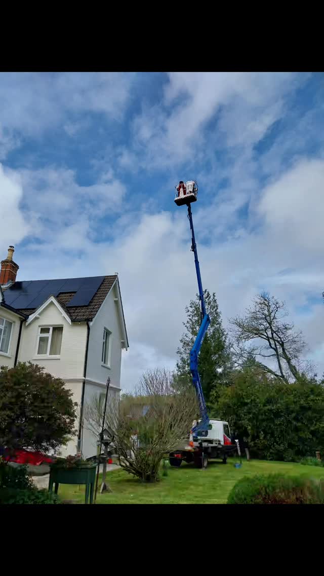 The outside of the Priory has been repainted over the past couple of weeks! Sr Julie and Sr Hyacinthe seized the opportunity to take a ride in the cherry-picker - aren't the views amazing? 🤩