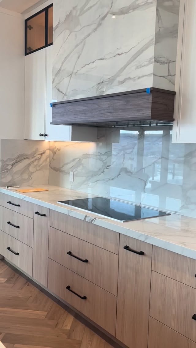 These countertops >>>
@grupocosentino
#custombuild #dreamhome #countertops #calgaryhomes #luxurybuilders