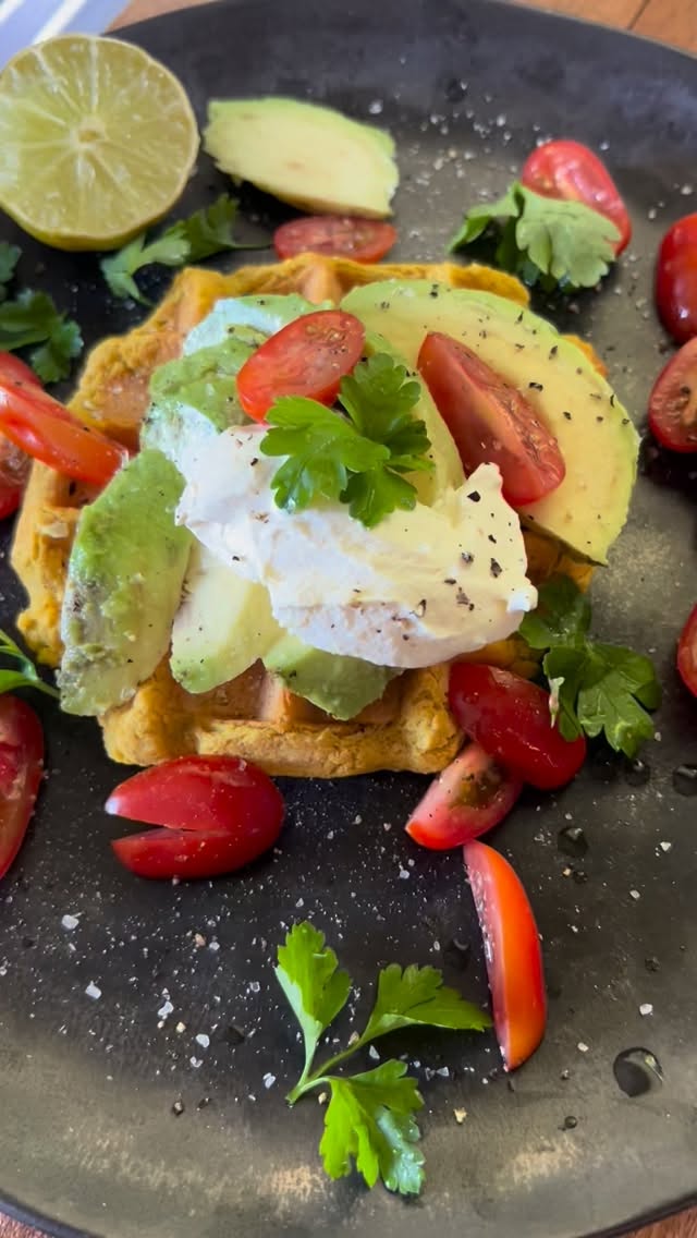 Herzhaftes Frühstück 🍳 mit glutenfreien Waffeln, Avocado 🥑, Tomate 🍅 und Schmand😋.
🌟Proteinreich
🌟Ballaststoffreiche
🌟glutenfrei
🌟kalorienarm
Und lecker 😋 🌟😋🌟😋
Lecker auch als Mittags-oder Abendsnack 🌸
#ayurveda #gesundeernährung #glutenfrei #glutenfreierezepte #ayurvedafood