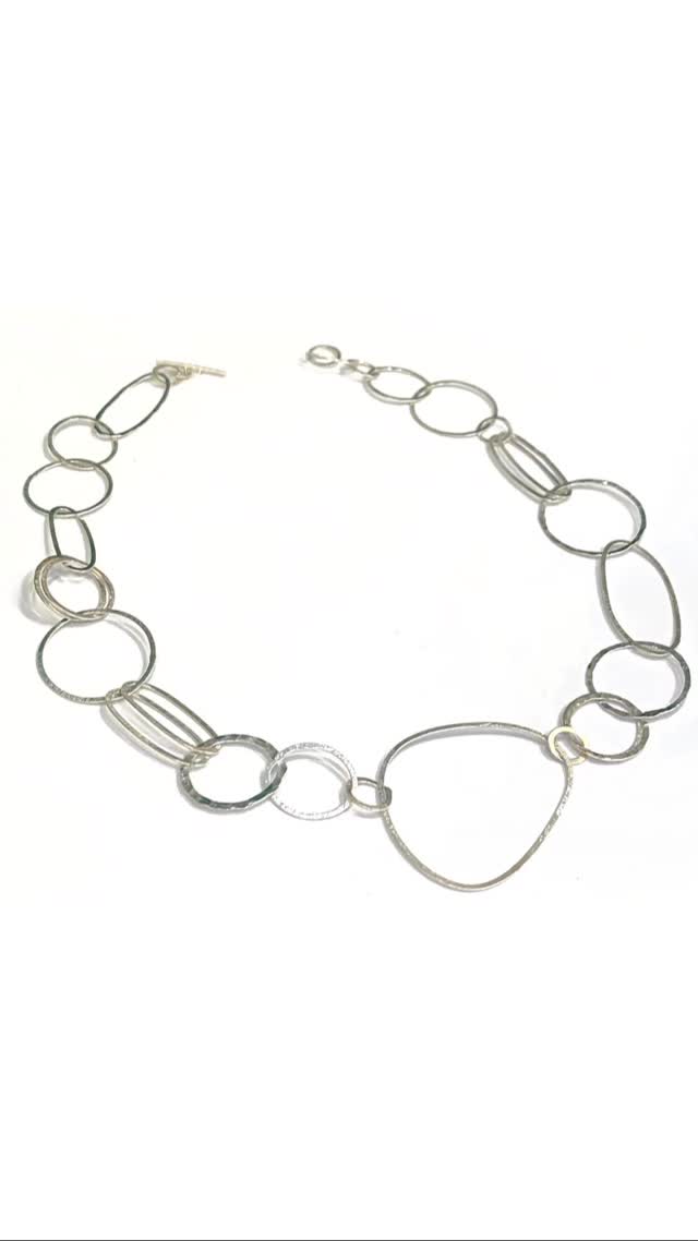 An enormous Happy Birthday to the brilliant Abby Filer! 🎉
The perfect friend, business partner and general partner in crime 😉
To celebrate here's one of Abby's longest standing and most popular collections. This collection has been popular with all ages for many years. It's lightweight and easy to wear and has a beautiful soft matt finish. The collection includes larger more statement pieces alongside smaller everyday pieces, something for everyone 🤗
You can see the full collection in-store and online:
https://www.frannyandfiler.com/abby-filer-jewellery-hoops
@abbyfiler
#jewellery #handmade #silver #necklace #earrings
@beechroadchorlton