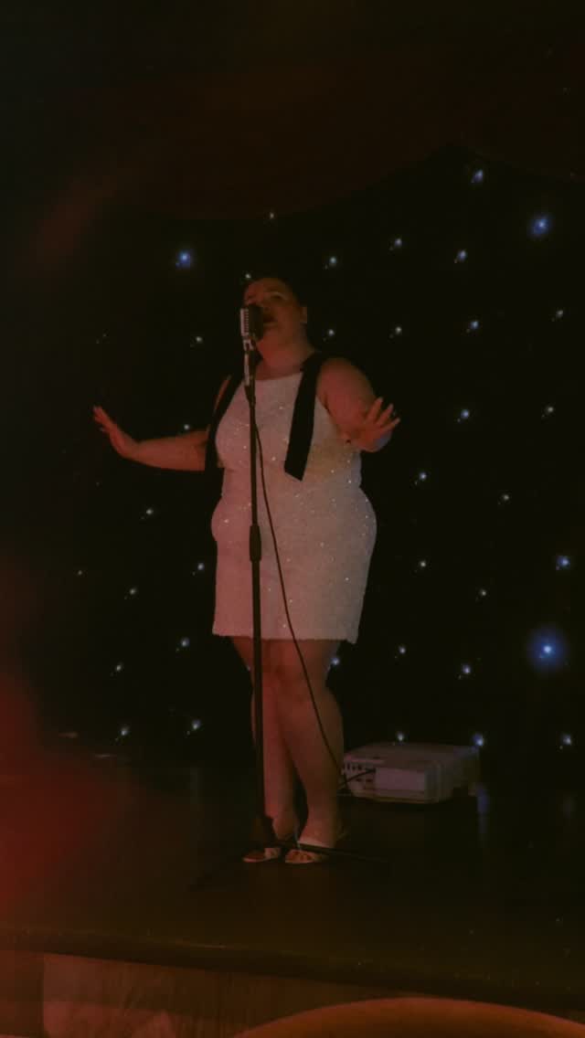 London… this is your sign 👀🎙️
“Life on Mars?” the Postmodern Jukebox way ✨
Available for gigs, residencies & last-minute bookings 💌 limited availability so book in quick 😙
#LondonGigs #JazzSinger #LiveMusicLondon #jazzwithgiorgia #postmodernjukebox