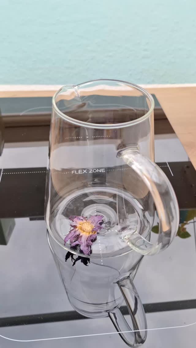 Neue Rezeptur am Testen 😎😎 Naaa, wer errät die ganzen Zutaten? 😏🌿
Es sind insgesamt 11 verschiedene Blüten und Kräuter enthalten plus eine special Blüte (die große in lila).
Ich bin so happy, bald meinen eigenen Tee verkaufen zu können 🥰☺️☺️
Vorbestellungen gerne jetzt schon 😁😉⬇️
#teeritual #kräuter #blütenmischung #healthyfoods #healingherbs Hashimoto Beauty Glow-up-Tee 🌸🍵