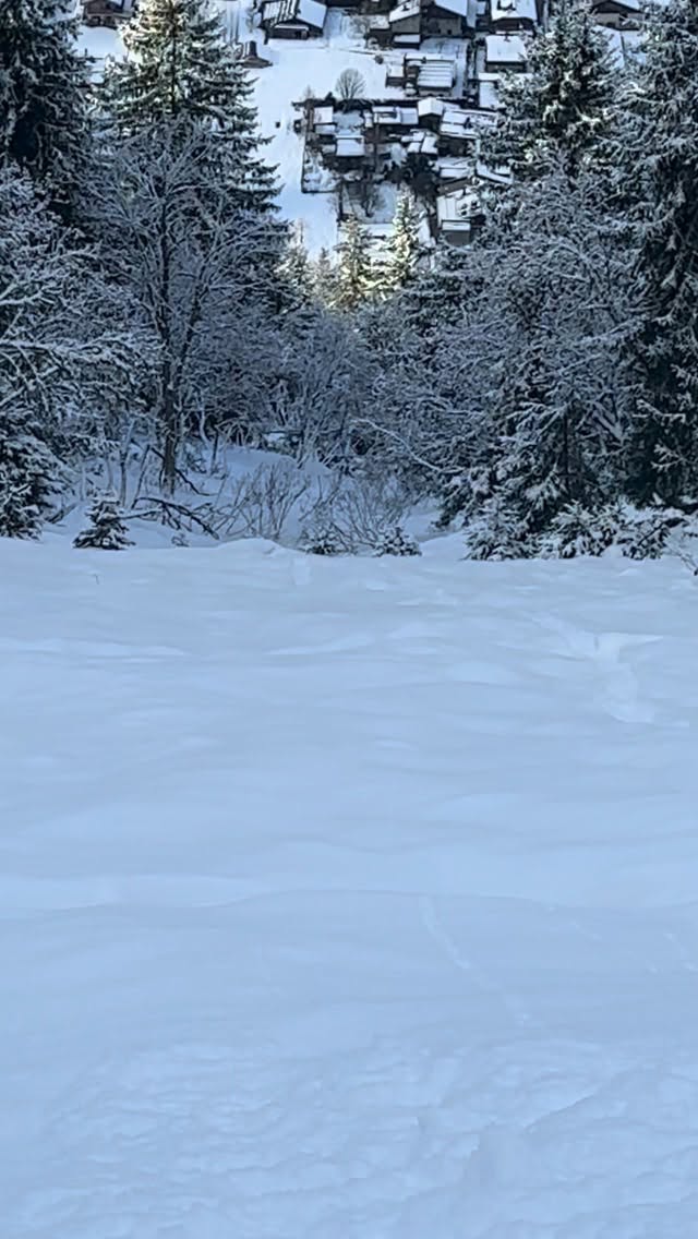 Don’t be like, you’re toasted, I just have to take out a ticket and I see your eye shine, I don’t stick with anyone, it saves me from sorting, the true from the fake, I know my friends, even better than at the time.
@henaff_off
#snowboarding #snowboard #snowboard #board #chamonix