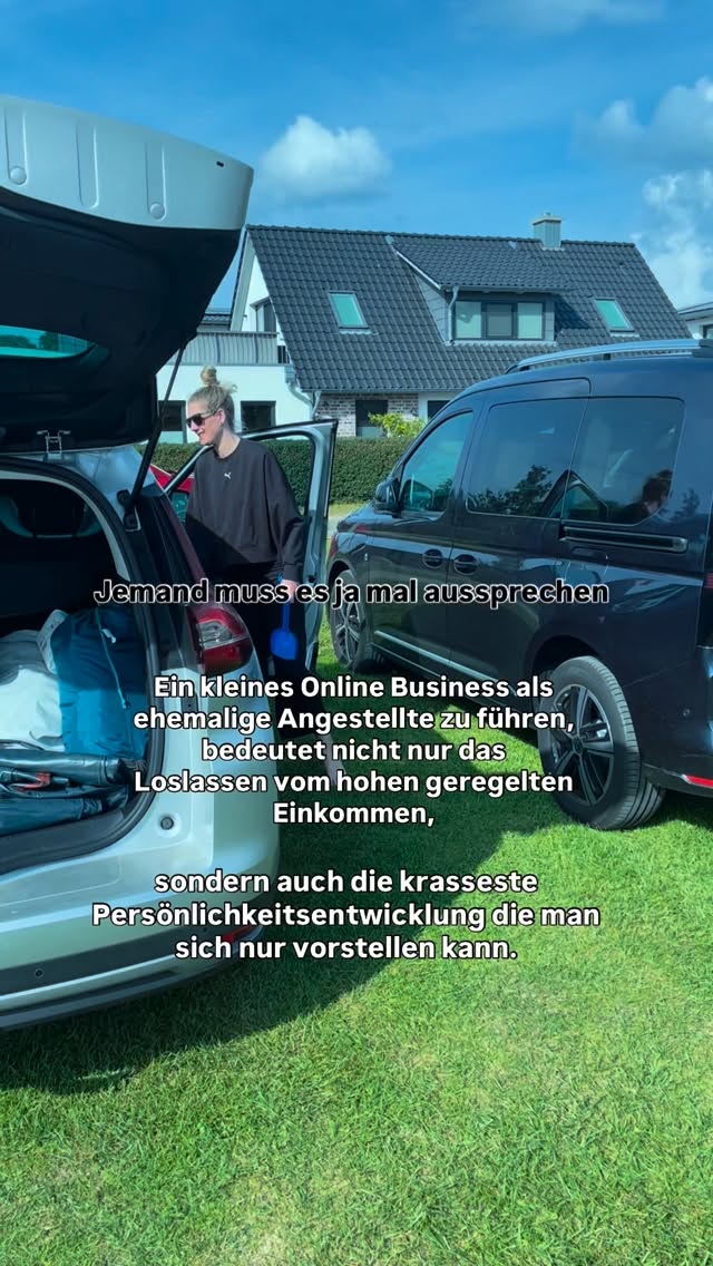 🎣Butter bei de Fische!
Du hast die Entscheidung getroffen raus aus deinem 9to500 Job und all-in in deine Selbstständigkeit 🚀
Und dann.. eine Millisekunde nach der Entscheidung ging dir der Poppes auf Grundeis bei dem lieben Thema Geld.
Ich weiß, wie es dir geht - ich war 15 Jahre im Konzern, in einer Teamhead Stelle bei einem bekannten Sportartikelhersteller. Arbeitgeber mit großem Namen, richtige gutes Gehalt, sicherer Arbeitsplatz.
Und glaub mir, als ich mich entschlossen habe, das alles hinter mir zu lassen. Da ging was ab im Nervensystem. Das kannst du mir glauben 😮💨.
Wie bei den meisten hier im Westen, hängt unser Sicherheitsgefühl an Geld.
Aber ist Geld WIRKLICH ein Thema von dir? Nachdem du nicht ganz auf den Kopf gefallen bist, hast du dir genug zur Seite gelegt. In die Selbstständigkeit ohne einen Puffer, das funktioniert nicht. Aber so intelligent bist du, um das schon eingeplant zu haben.
Also, was ist es denn dann?
- Stress mit dem Partner, weil der dich lieber im 9to5 sehen würde?
- die Angst vor den Kollegen, die mit dem Finger auf dich zeigen, weil du jetzt erstmal vorübergehen weniger verdienst?
- oder weil dein Selbstwert doch mehr an deinen Einkommen gekoppelt ist, als dir lieb ist?
Money flows, where Energy goes.
Solange du deine Gedanken und damit deine Energie in Katastrophenszenarien lenkst, nährst du deine Ängste.
Wie viel schneller und leichter würdest du vorankommen, wenn du diese negativen Glaubenssätze aus dem Weg räumst?
Folg mir gerne rein, wenn du es auch Leid bist, dir deine große Vision von unberechtigten Ängsten madig machen zu lassen. #NothingCanStopMe