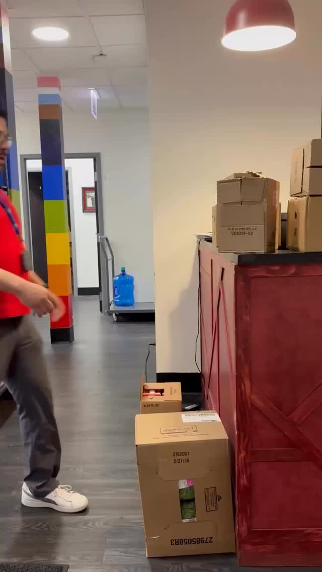 Eggs for the community 🗣️‼️‼️ Come and get them 🍳🔊
We mic’d up José on @fooddepository delivery day and this is what he had to say about it…
#micdup #communitypantry #greaterchicagofooddepository #donation #bravespacealliance