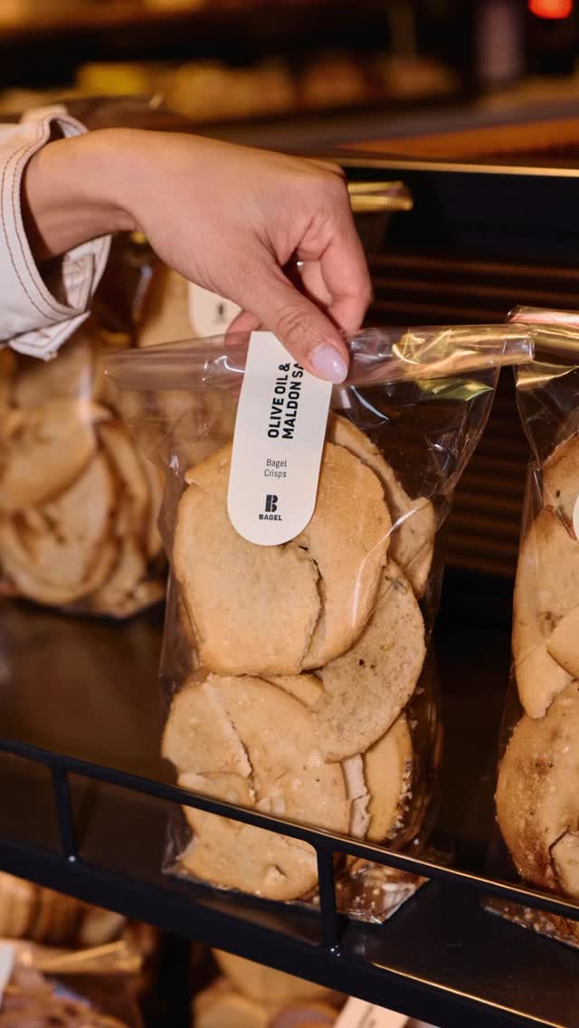 At B Bagel, we’re big into all things circular. Including the circular economy.
That’s why we turn our leftover bagels into crisps, so you can enjoy them with things like our incredible flavoured cream cheeses and egg mayo or tuna pots – or, you know, on their own.
Try now. 🥯✨