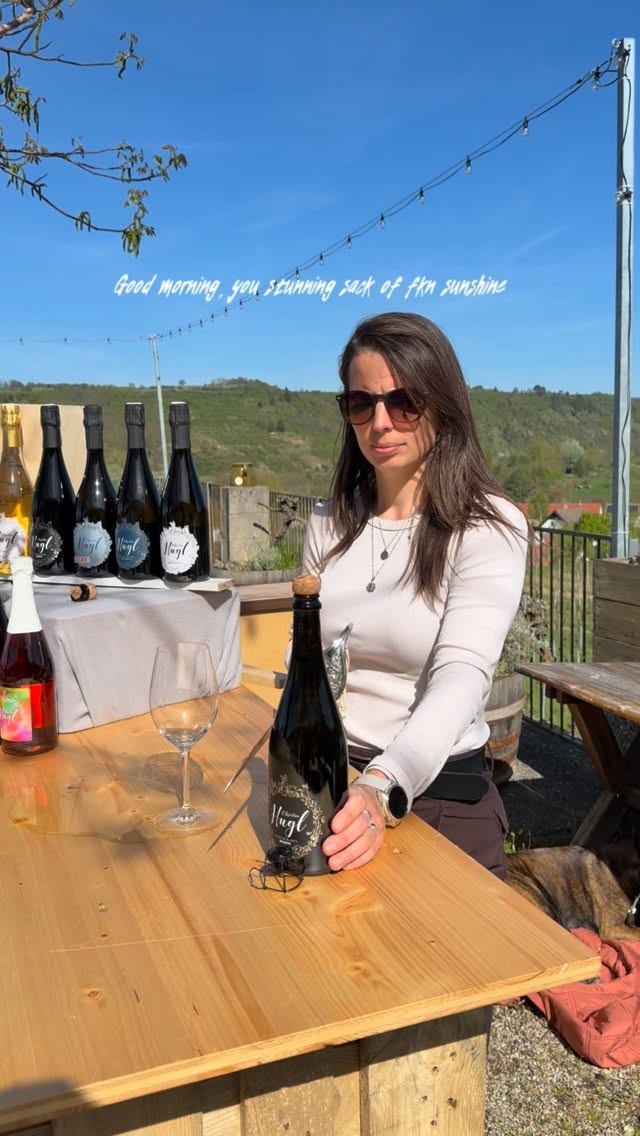 Poppin’ bottles since 2016 🚀 Weinfrühling - ab jetzt bis morgen 🍾 #goodmorning