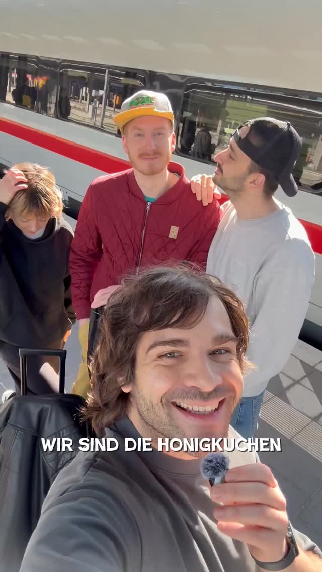 Große Neueröffnung & Live-Musik!
Am 2. & 3. Mai wird die ViebrockhausWelt feierlich eröffnet – das solltet ihr nicht verpassen! 🏡
🎶 Highlight am 3. Mai:
Die Honigkuchenpferde live auf der Bühne!
👉 Der Eintritt ist kostenlos, aber sichert euch unbedingt vorab eure kostenlosen Tickets auf der Website der Viebrockhaus Musterhauswelt.
📍 Direkt an der A7 zwischen Hannover & Hamburg
Kommt vorbei und erlebt ein besonderes Wochenende!
#Honigkuchenpferde #LiveMusik #Neueröffnung #Event #BadFallingbostel