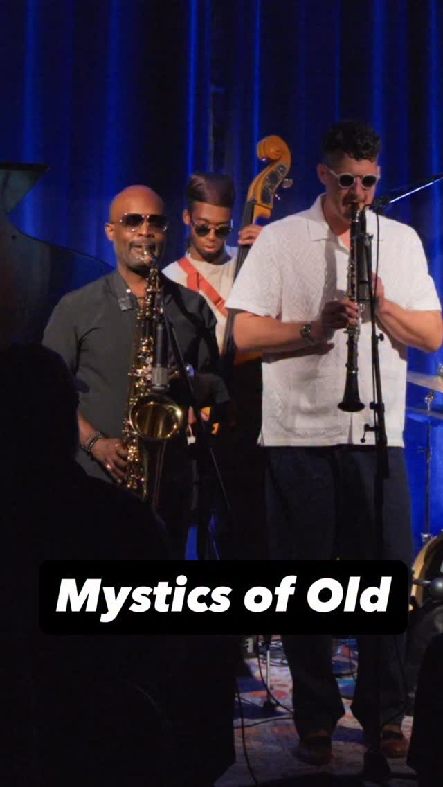 How about those shades?
Transmuting metal to gold, just like the mystics of old. Always a privilege to perform with my soul brother @khariallenlee. @thesoundwall @krewe
⭐️Join my Improvisation 101 Course⭐️
www.jazzclarinetacademy.com
#clarinet #saxophone #music #band #jazz @legerereeds @silversteinworks