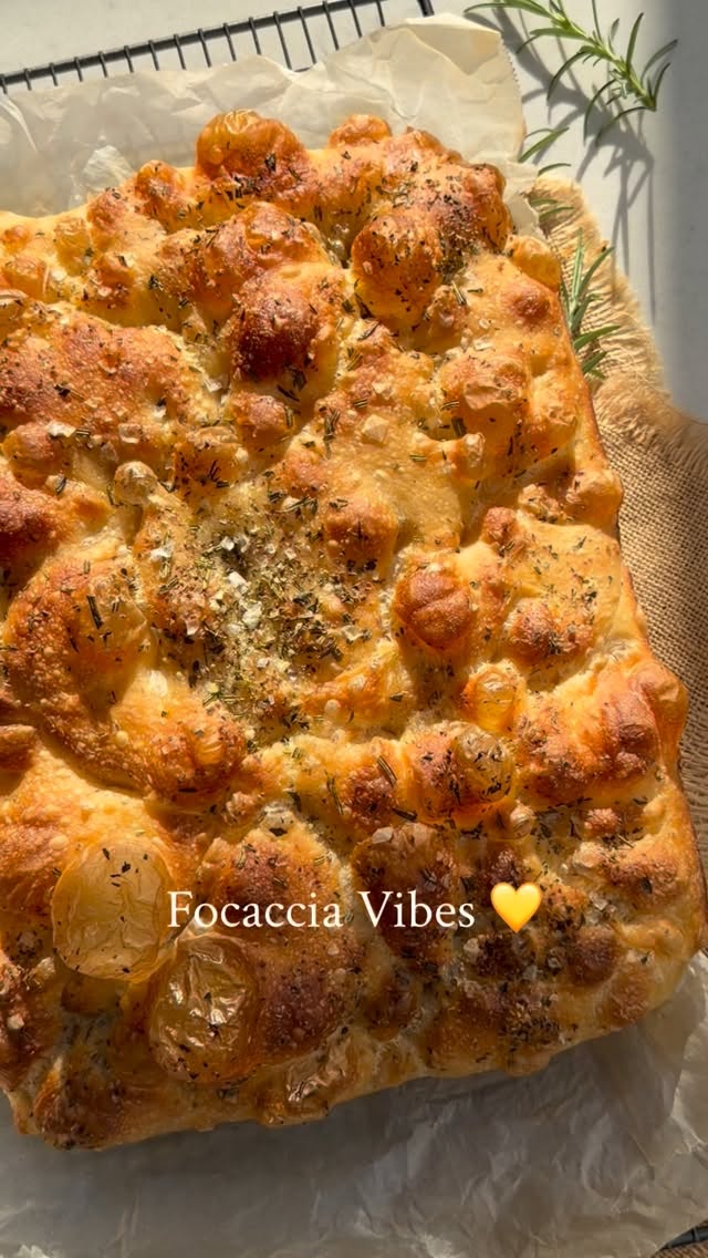 There’s something about warmer light in the kitchen…
The dough behaves better, the dimpling feels softer,
and everything just comes together with less effort.
Sourdough focaccia season is back ☀️
Comment “RECIPE” and I’ll send it your way 💛
Save the Date: our next Sourdough Focaccia Masterclass @ MammaLina is on 4th June, 10am.
BOOK via our website link in bio or DM me.
#sourdough #foccacia #lovecarbs #bread #baking