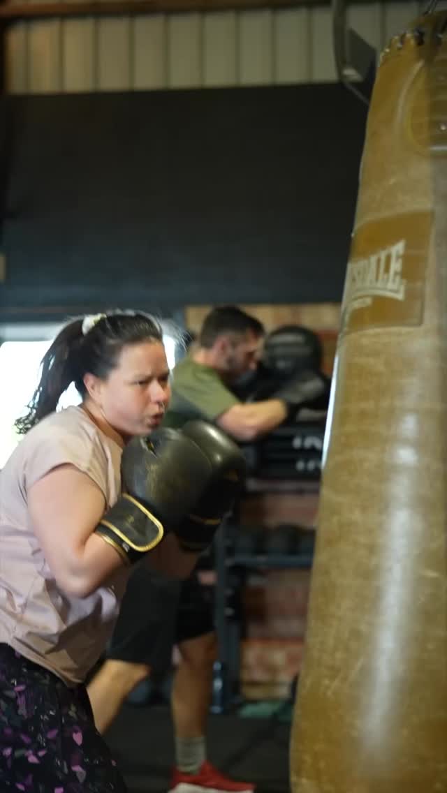 𝗛𝗜𝗧 𝗛𝗔𝗥𝗗. 𝗙𝗘𝗘𝗟 𝗚𝗢𝗢𝗗.
Nothing launches your week like a fiery, solid session.
BOX:CON is where stress gets left at the door and energy takes over - bags, pads, shadow boxing and power work all rolled into one.
Fast. Focused. Full of intent.
You walk out feeling better than when you walked in.
No overthinking. Just move, hit, sweat - and start your Monday right.
If you want to feel good this week, this is where it starts.
See you on the floor. 🥊
#TEAMFORTIS #strongertogether #community #boxcon #nottingham