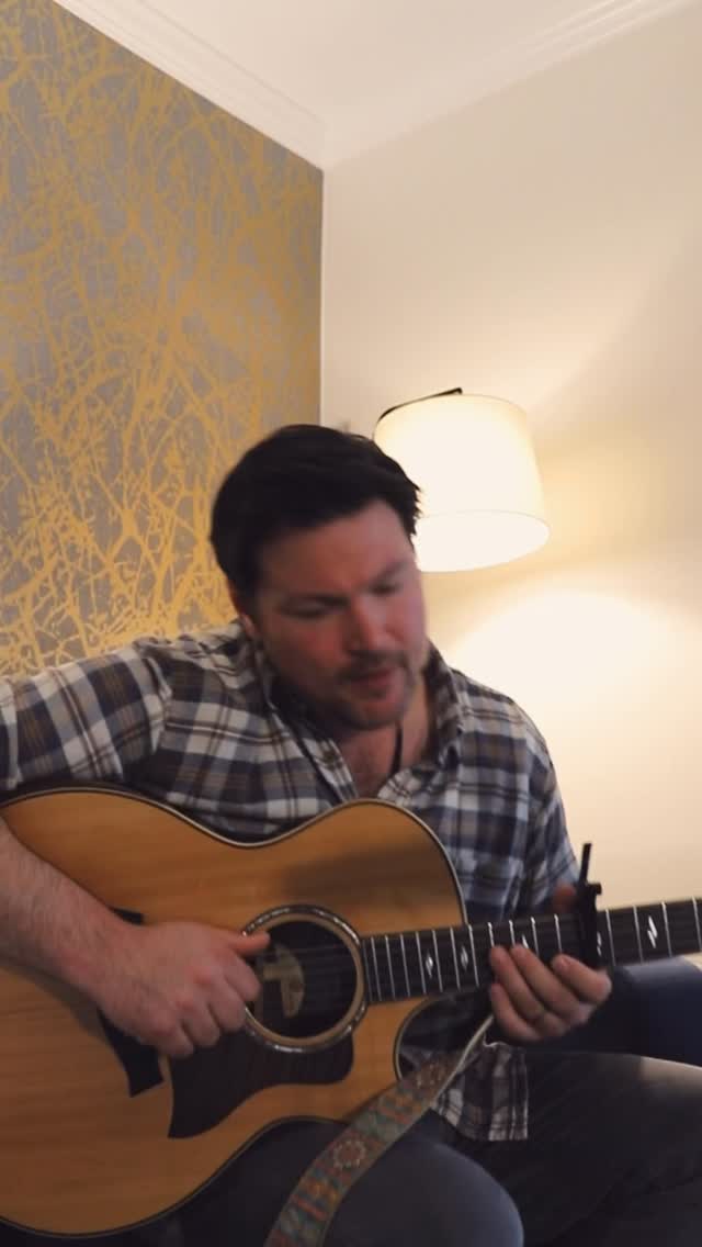 Hotel room songs. “Pretty Things”. Wrote this one for my girls. Have a great day ☮️