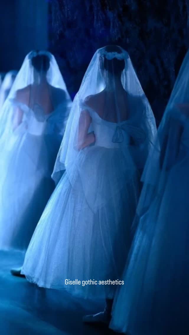 She loved beyond reason and returned from the grave to prove it 🤍
#giselle #balletgiselle