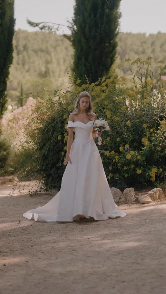 Looking for a timeless classic wedding dress? 🤍✨
Here are some for you by @justinalexander and @allurebridals
A1353 by Allure Bridals ✨
This Mikado ball gown stuns with a classic scoop neckline and delicate spaghetti straps, creating a sleek, timeless silhouette. A detachable bow at the back adds a playful, elegant detail for added versatility.
A1303 by Allure Bridals ✨
Rendered in pearlescent Mikado, this modified A-line gown flawlessly marries the ball gown silhouette to a more streamlined look and is finished with a crossover off-the-shoulder neckline. Mikado is a luxurious fabric that adds a modern and elegant touch to any gown. The delicate off-the-shoulder sleeves and A-line skirt enhance the romantic feel of this gown, creating a stunning and timeless look.
Keegan by Justin Alexander ✨
This beautiful dress features stretch Mikado fabric and a ball gown silhouette. It has a corset bodice and basque waist, which cinches the waist. The delicate lace detail adds a feminine touch.
Kara by Justin Alexander ✨
Kara is a strapless Mikado A-line gown with an intricate beaded illusion back. The classic front is paired with a detailed back, giving this dress a timeless yet modern flair.
Kelsey by Justin Alexander ✨
We love this dress! It’s a timeless classic with modern details. This dress features a dramatic ball gown skirt in luxurious Mikado fabric. It has a ruched bodice flowing into a basque waistline.
We can’t choose our favourite! Which is yours? ✨
#justinalexander #allurebridals #weddingdress #bridalshopping #bridalboutique