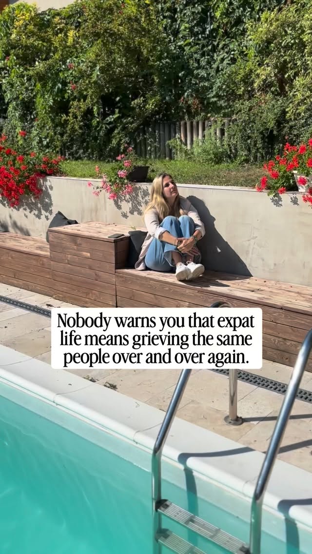 After 20 years as an expat therapist, I can tell you this:
The grief of leaving people behind is one of the least acknowledged losses there is.
There is no ritual or recognition of it. Just a flight, a new address, and the expectation that you’ll be fine.
But you felt it, didn’t you? Reading those words.
That feeling has a name. It deserves space. And it deserves to be processed, not pushed down until the next move forces it back up again.
This is exactly the work I do with expats. If you’re ready to finally grieve what you’ve been quietly carrying, I’m here.
👉 Link in bio to book a session