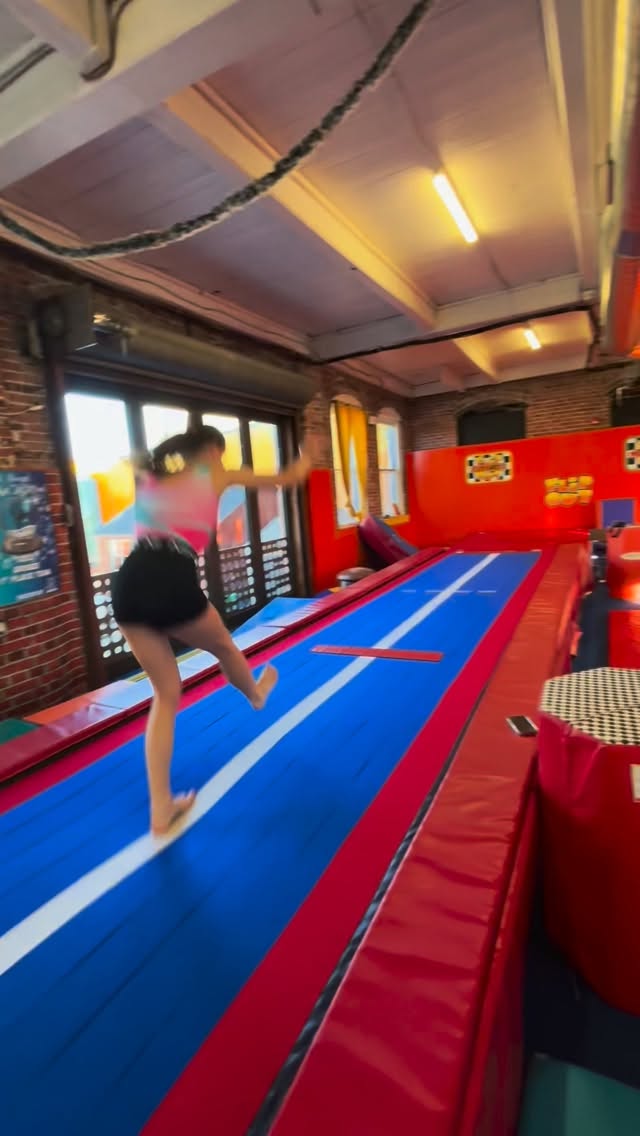 Never ending Flip Out funnnnnnnnnnnn!!!!!!!!!!
#flipoutproductions #philly #gymnastics #fishtown
