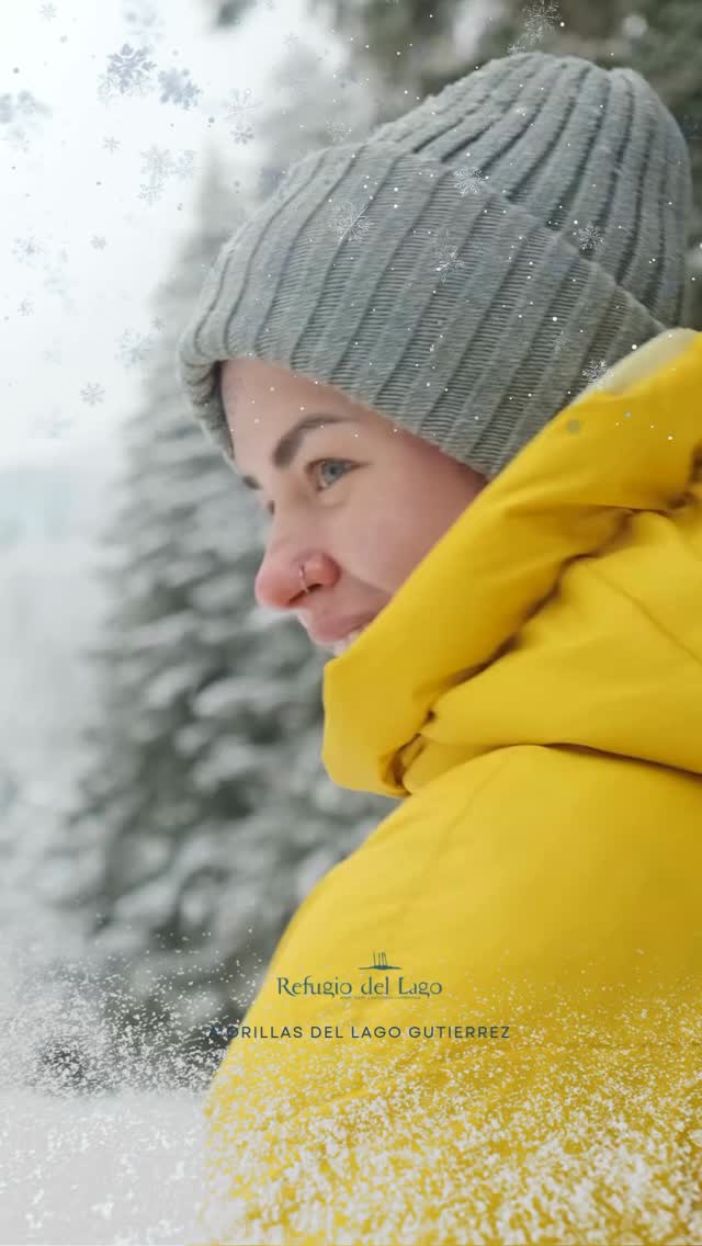 Mientras el otoño pinta todo de dorado…
el invierno ya se empieza a asomar en Bariloche ❄️
Y sí, parece lejos, pero no lo está tanto. Las primeras nevadas, el Cerro Catedral, el frío que invita a frenar… todo eso ya está en camino.
📲 Si estás pensando en venir en invierno,
este es el momento de empezar a planearlo.
Refugio del Lago.
Tu base para lo que viene.