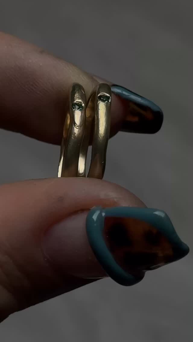 Alliances en or, sur mesure. À votre image .
Paris
#weadingseason #weadingring #rawjewelry